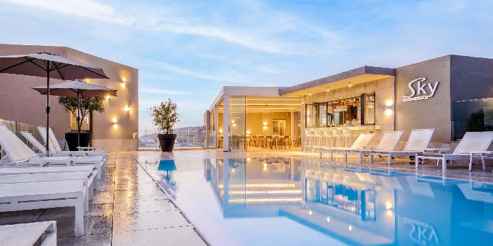 Hotel Luna Holiday Complex v zálivu Mellieha Bay na Maltě.