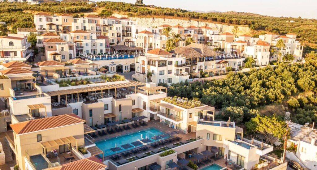 Hotel Caldera Village s výhledem na moře a bazény