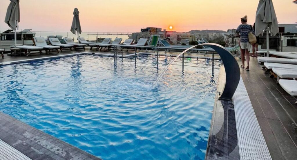 Empire Hotel s výhledem na moře v Durresu