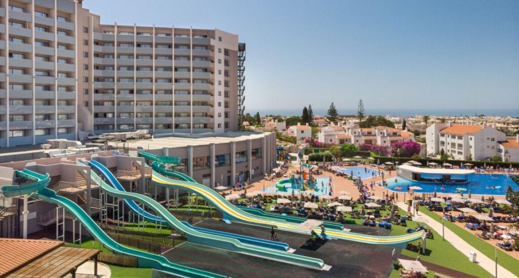 Jupiter Albufeira Hotel s bazénem a moderním ubytováním