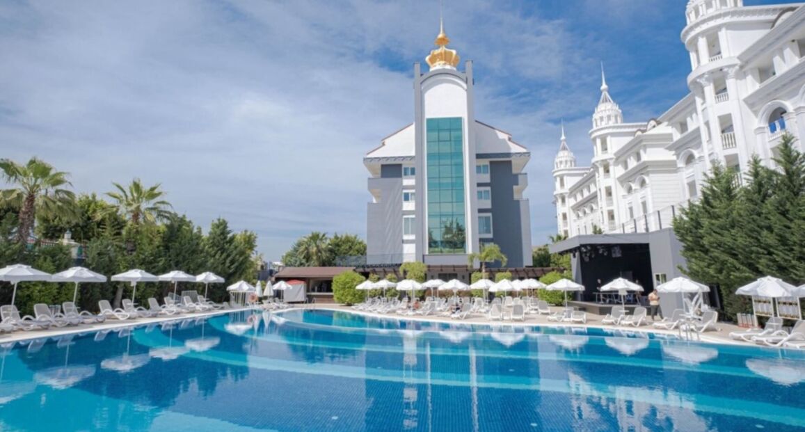 Hotel Well Palace Side v Turecku s moderním ubytováním a bufetovým stravováním.