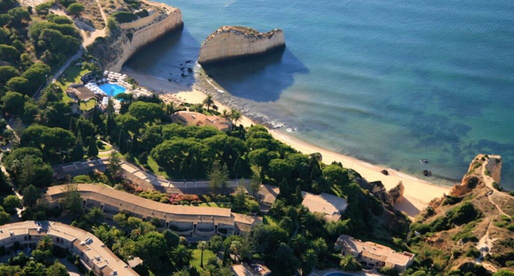 Vilalara Grand Hotel s krásnými zahradami a bazény v Algarve