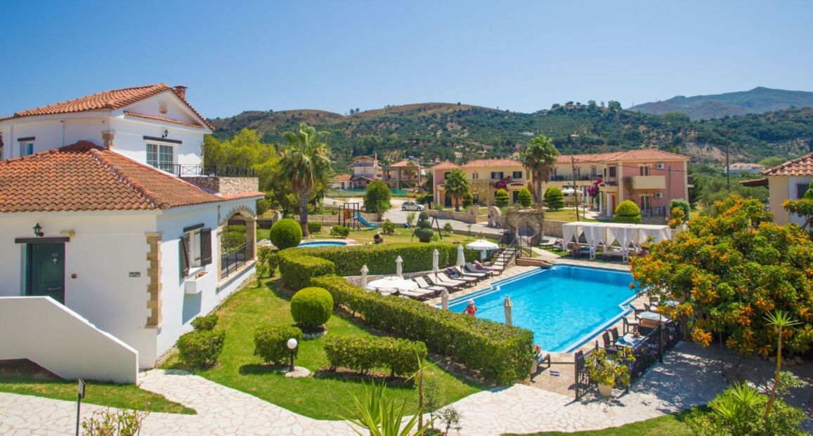 Anagenessis Village Hotel na ostrově Zakynthos s vířivkou na balkóně