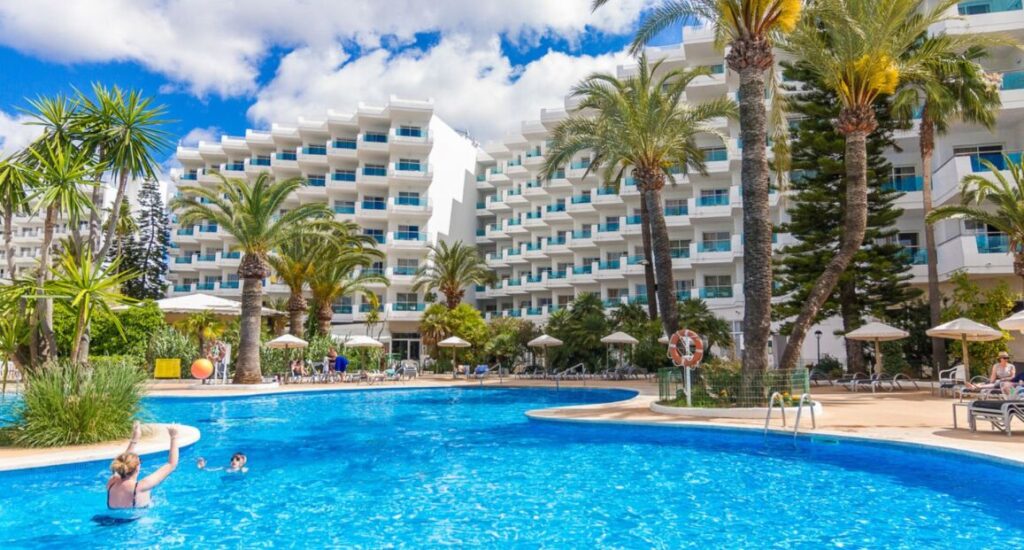 Hotel Eix Lagotel s bazénem a apartmány na Mallorce
