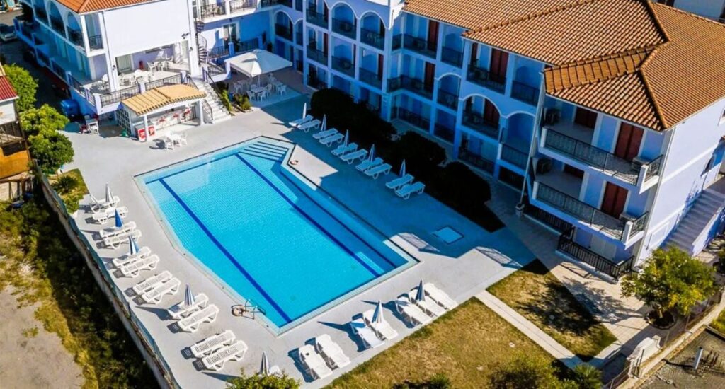 Rodinný hotel Eleana v Argassi s útulným ubytováním a bazénem.