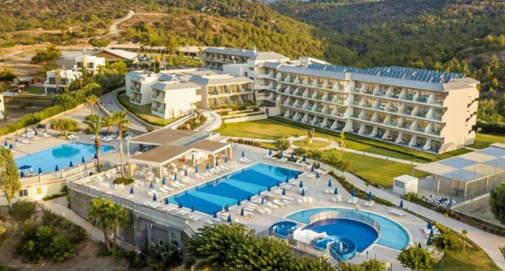 Hotel Princess Sun s výhledem na moře na ostrově Rhodos.