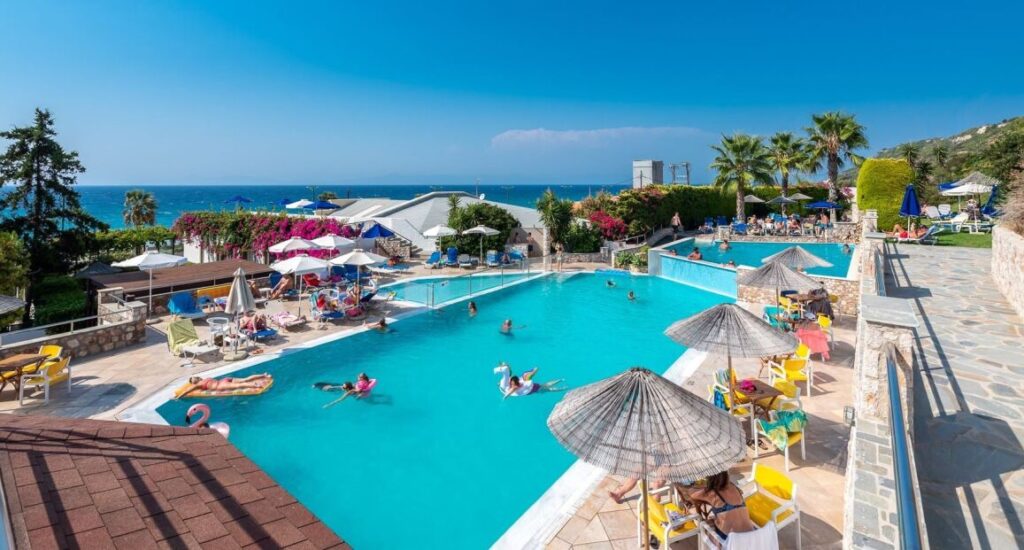 Hotel Sirene Beach u pláže v letovisku Ixia na Rhodosu.