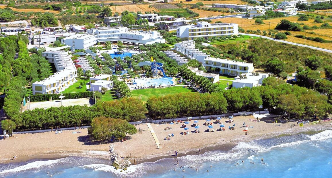 Hotel Alex Beach u pláže s pohodlnými pokoji a skvělým jídlem.