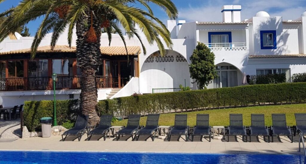 Pestana Palm Gardens Ocean & Golf Villas v Algarve s výhledem na oceán.