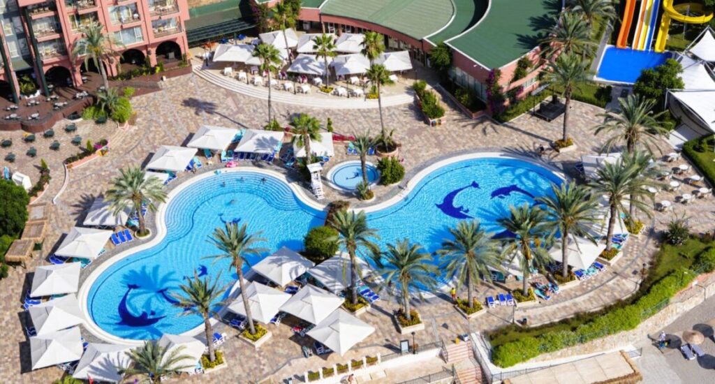 Hotel The Norm Oriental s moderním ubytováním a blízkostí pláže.