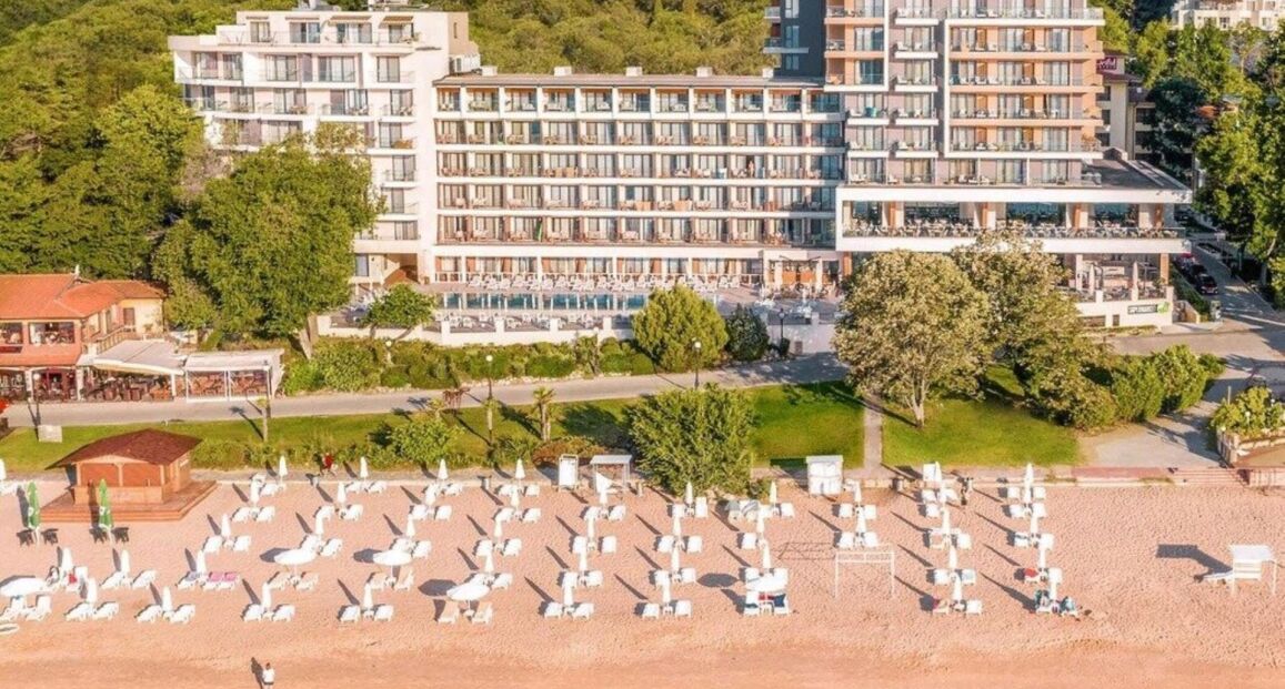 Grifid Hotel Vistamar přímo u pláže v letovisku Zlaté písky.