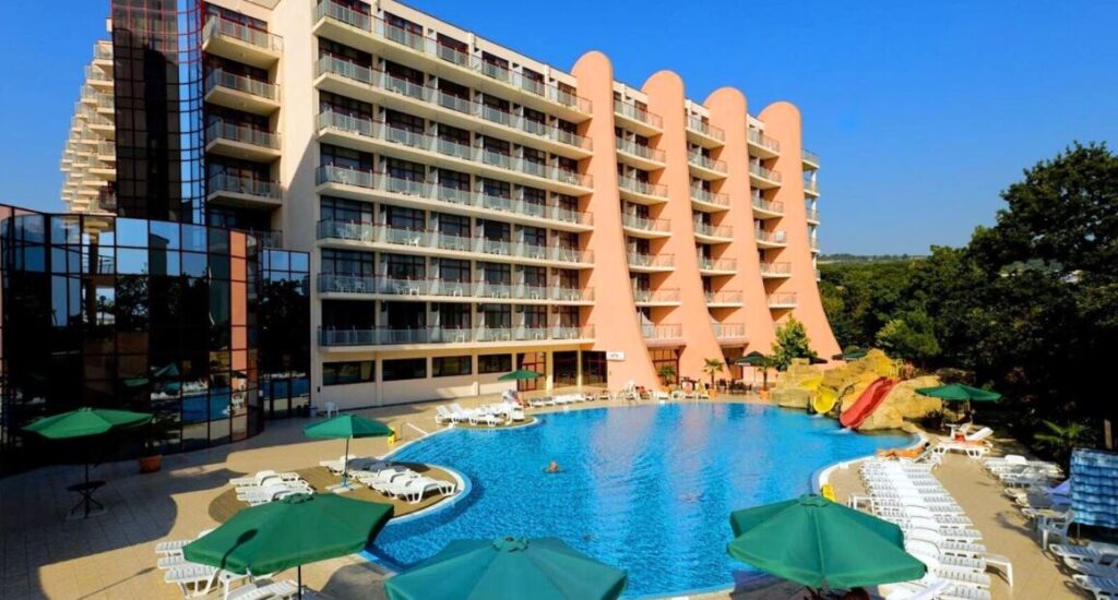 Hotel Helios Spa Resort s wellness centrem a moderním ubytováním.