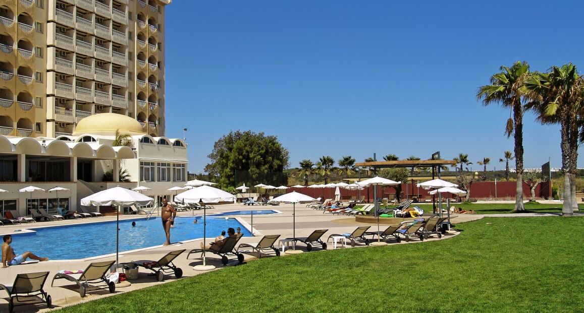 Ozadi Altura Beach Resort