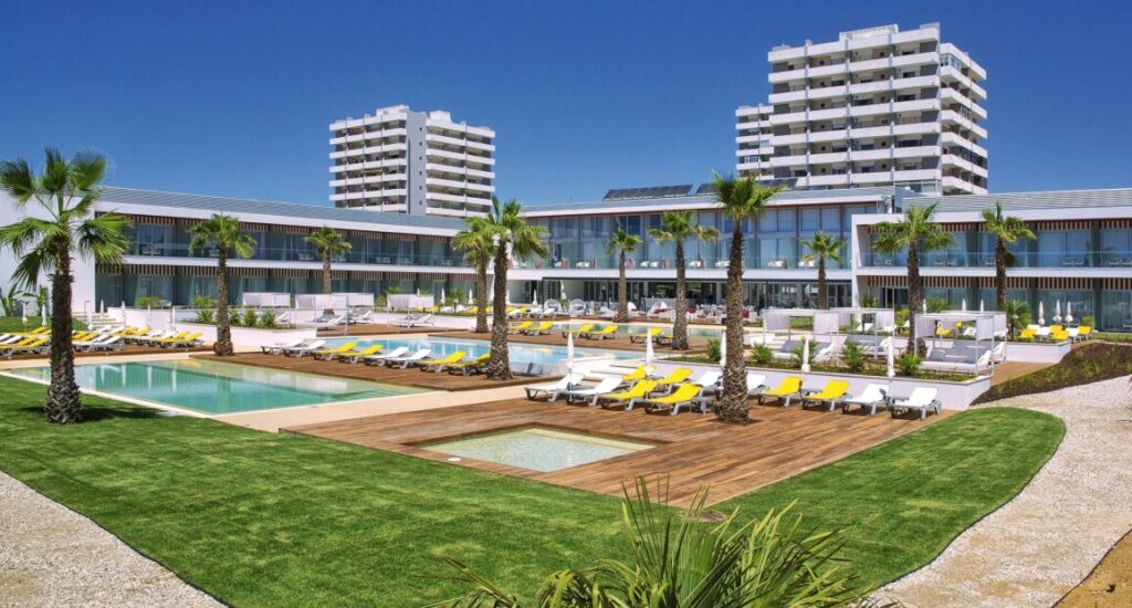 Pestana Alvor South Beach Premium Hotel u pláže v Alvoru.