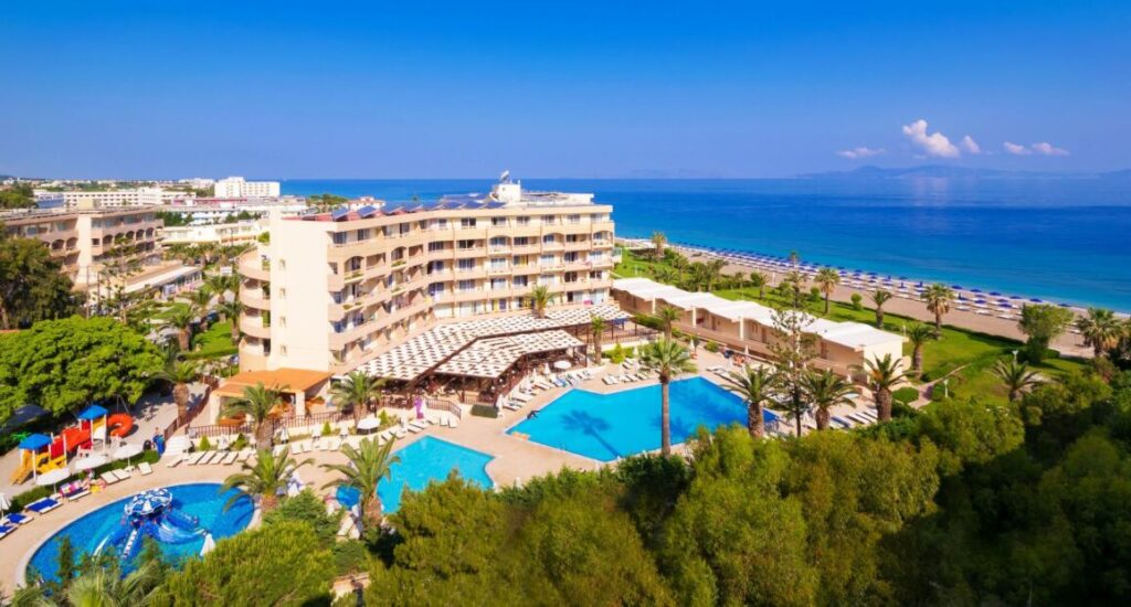 Hotel Sun Beach Resort u pláže na ostrově Rhodos.