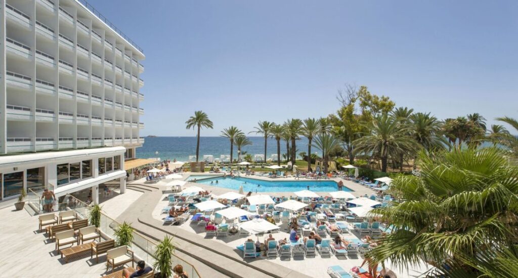 Hotel Vibra The New Algarb přímo na pláži v Playa d'En Bossa.