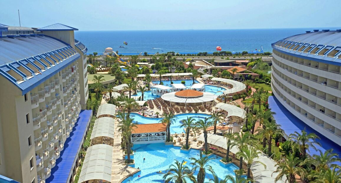 Crystal Admiral Resort Suites & Spa