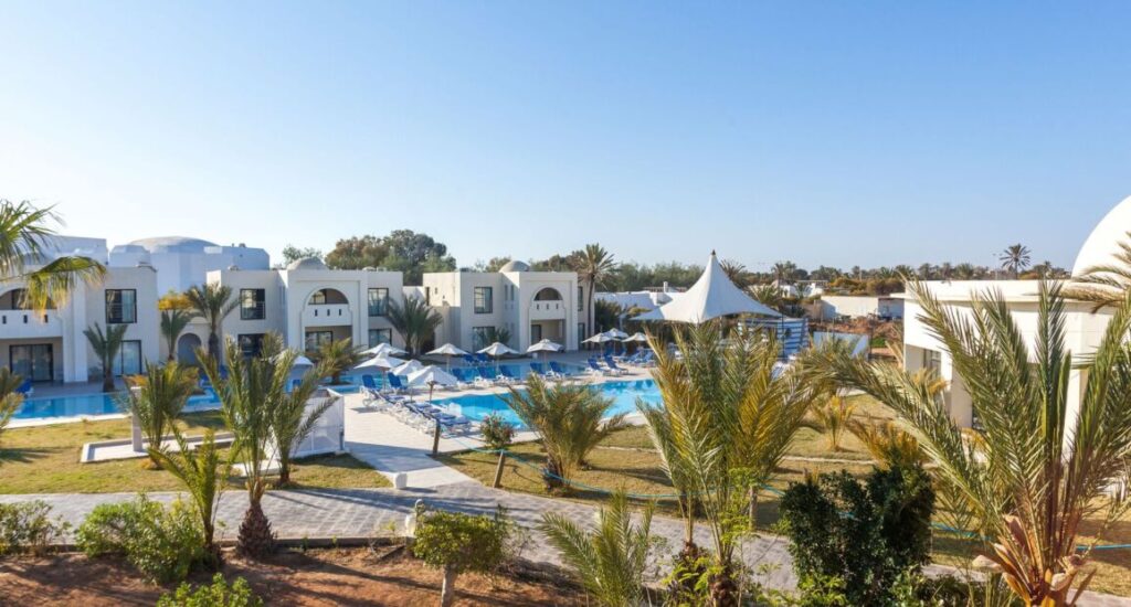 Hotel César Thalasso Conventions s bazénem a přístupem na pláž