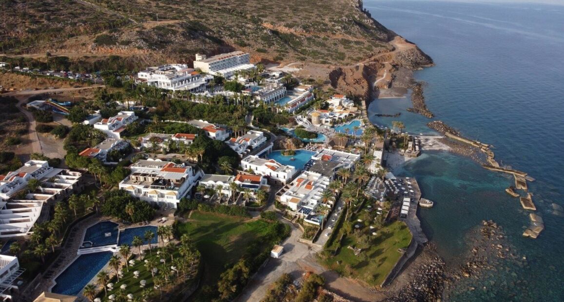 Luxusní resort Minos Imperial u pláže v Milatos na Krétě.