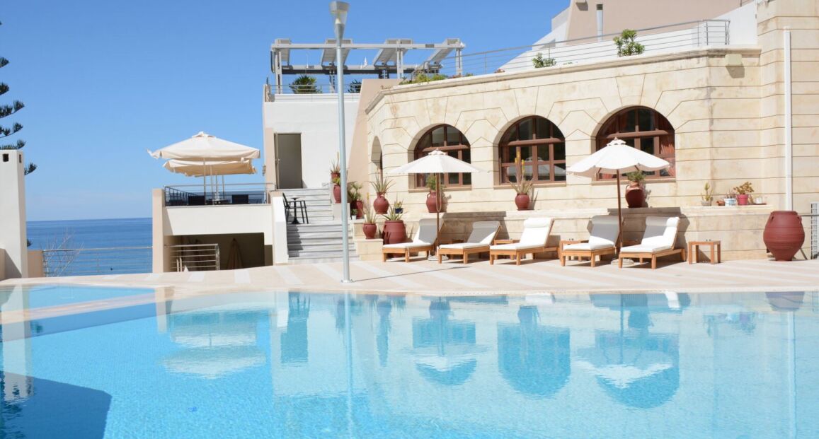 Macaris Suites & Spa