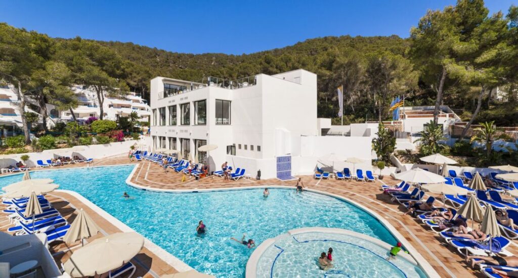 Hotel Globales Montemar v Cala Llonga na Ibize