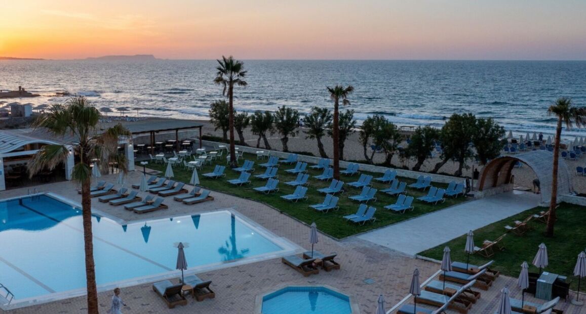 Malia Bay Beach Hotel přímo u pláže na Krétě.