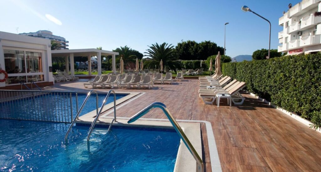 Hotel Gran Sol s výhledem na moře na Ibize.