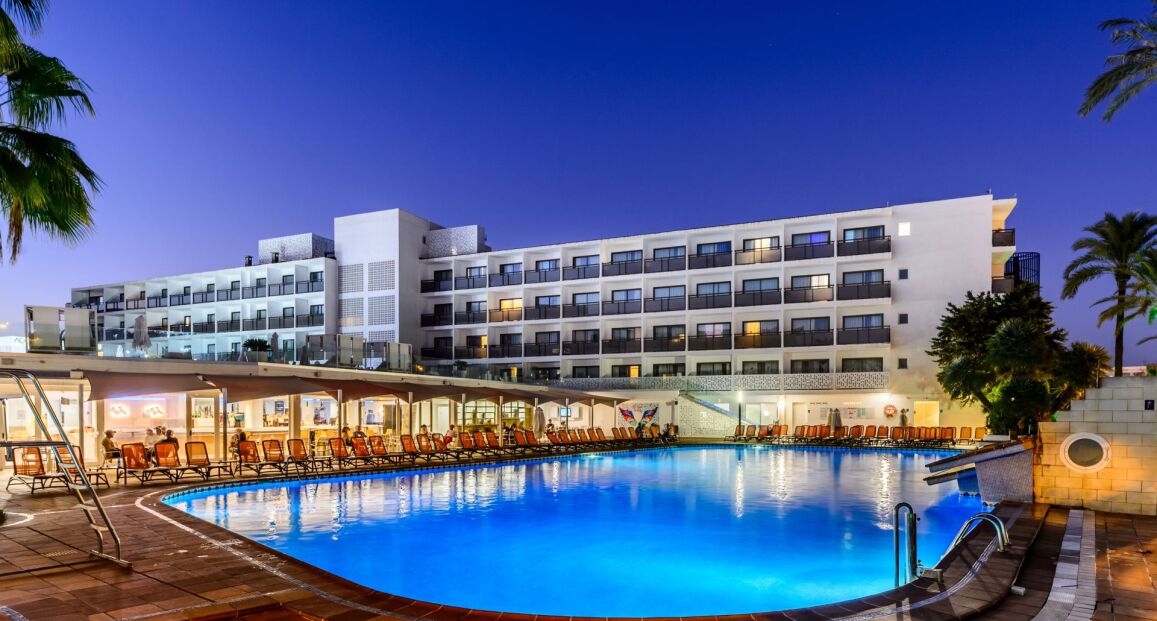 Hotel Vibra Mare Nostrum blízko pláže na Ibize.