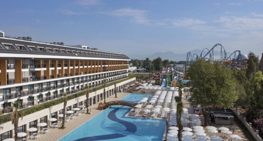 Hotel Aydinbey Queens Palace & Spa v Antalyi s luxusním ubytováním a wellness službami.