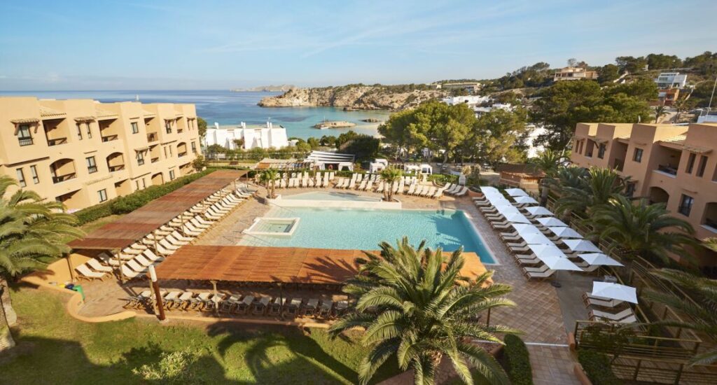 Hotel Insotel Club Tarida Playa u pláže na Ibize.