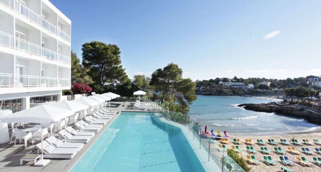 Grupotel Ibiza Beach Resort u pláže na Ibize