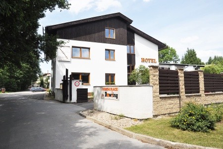 Penzion Vrchovina na okraji města s možnostmi pro výlety a sportovní aktivity.