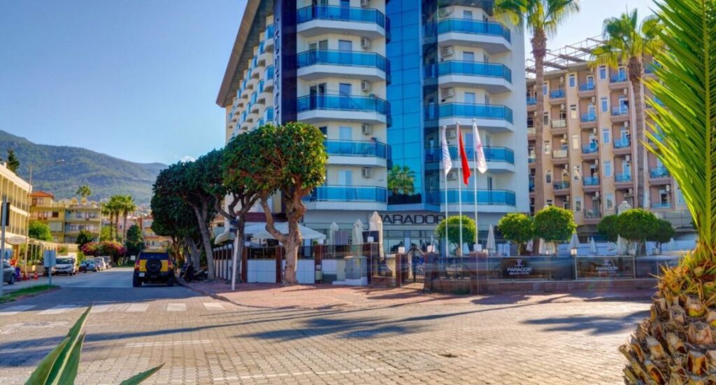 Parador Hotel s moderním ubytováním a wellness službami