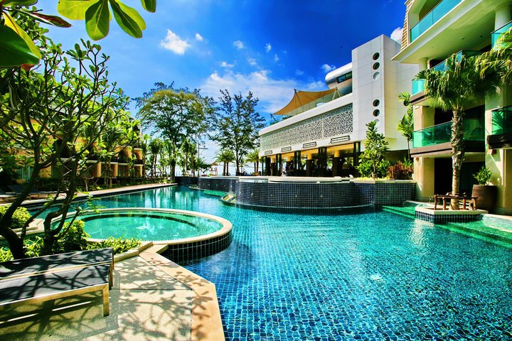 Phuket Graceland Resort & Spa na pláži Patong s výhledem na Andamanské moře.