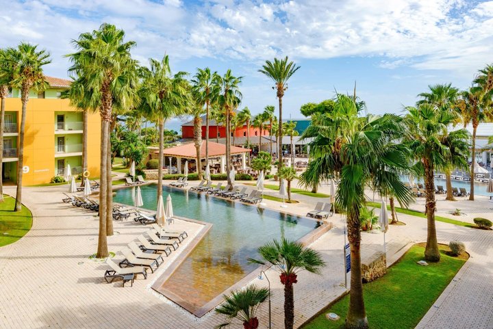 1 hotel