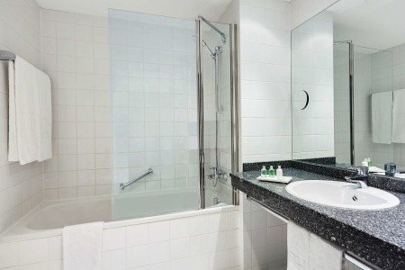 Stylový hotel NH Wien City Center v historické budově blízko zámku Belvedere.