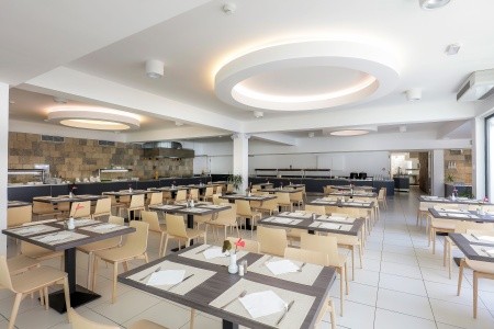 Bluesun Hotel Neptun blízko pláže na Makarské riviéře