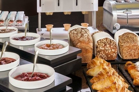 Stylový hotel NH Wien City Center v historické budově blízko zámku Belvedere.