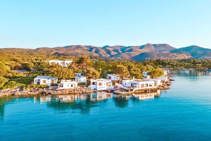 Minos Beach Art Hotel na soukromém poloostrově v Řecku