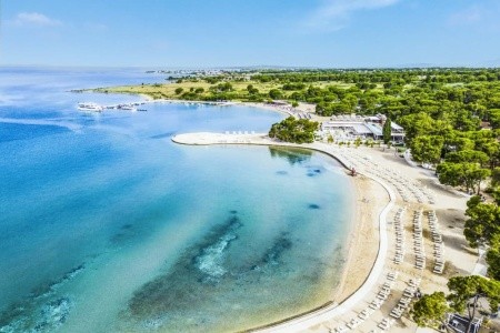 Zaton Holiday Resort s apartmány v borovicovém háji u pláže
