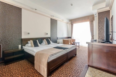 Hotel Hunguest Apollo v centru Hajdúszoboszló s wellness a termálními bazény.
