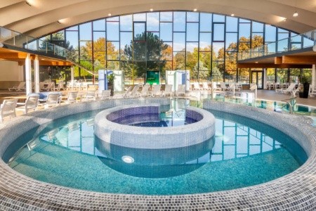 Hotel Hunguest Apollo v centru Hajdúszoboszló s wellness a termálními bazény.
