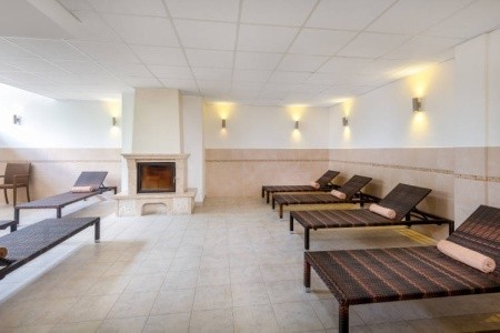Hotel Hunguest Apollo v centru Hajdúszoboszló s wellness a termálními bazény.