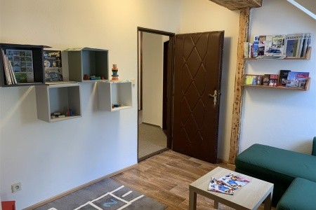 Penzion U Orla v Petříkově, ideální pro zimní a letní aktivity.