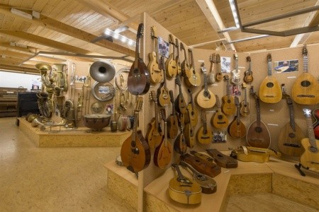 Penzion U Orla v Petříkově, ideální pro zimní a letní aktivity.