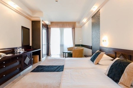 Hotel Hunguest Apollo v centru Hajdúszoboszló s wellness a termálními bazény.