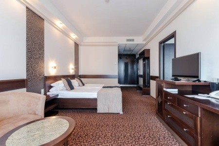 Hotel Hunguest Apollo v centru Hajdúszoboszló s wellness a termálními bazény.