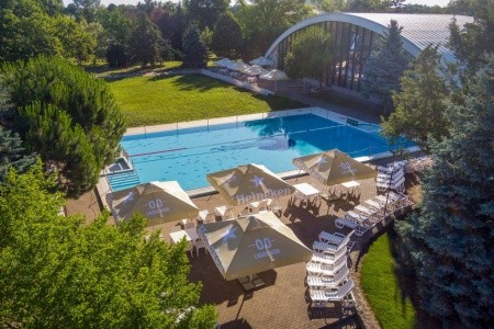 Hotel Hunguest Apollo v centru Hajdúszoboszló s wellness a termálními bazény.