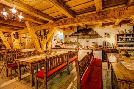 Hotel Strachanovka v Jánské dolině s wellness centrem a tradiční slovenskou kuchyní.