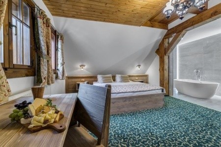 Hotel Strachanovka v Jánské dolině s wellness centrem a tradiční slovenskou kuchyní.